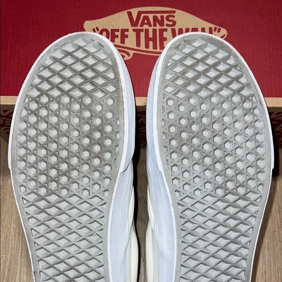 Vans Classic White Slip-On Shoes (Unisex) US Men’s 10.5 / US Women’s 12 - Picture 9 of 16